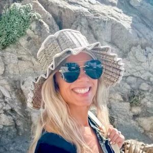 Australian luxury brand Lorna Murray packable bucket hat. EUC!